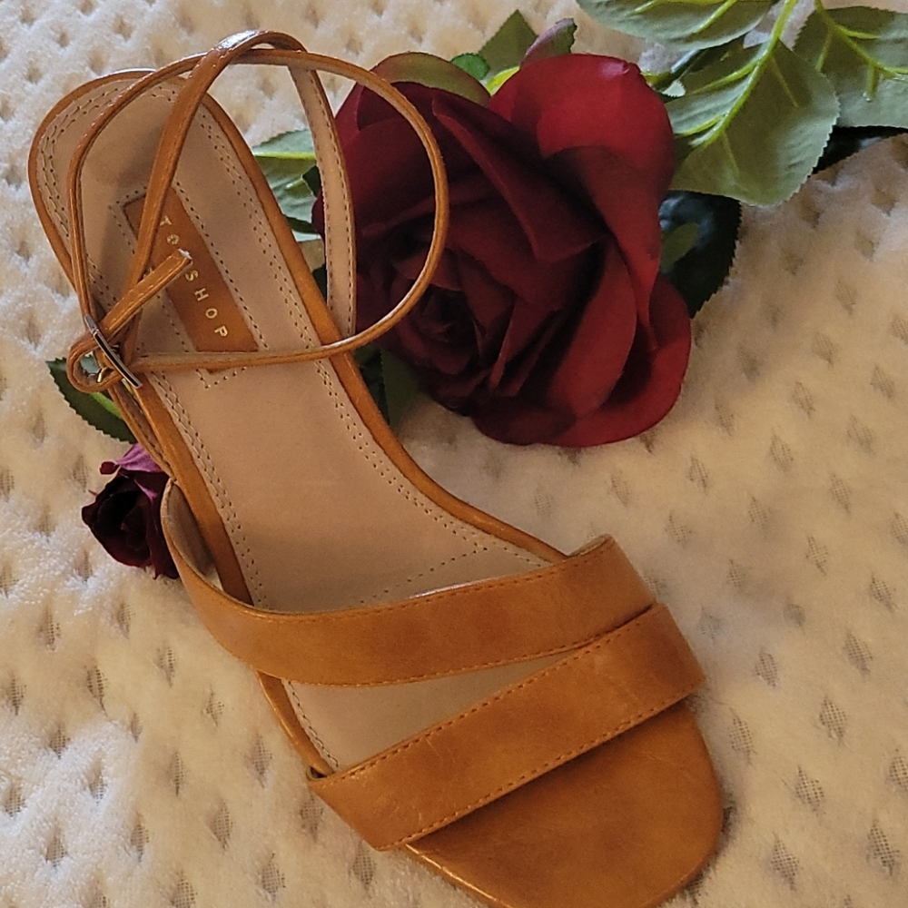 TOPSHOP SANDAL - Picture 2 of 8